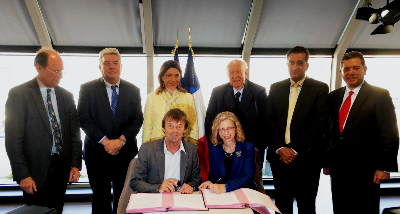 French Minister of Ecologic Transition Nicolas Hulot signing the partnership convention with Inger Andersen, Director General of IUCN (International Union for the Conservation of Nature) organizer of the World Conservation Congress 2020 in Marseille, together with Martine Vassal, President of the Department and Jean-Claude Gaudin, Mayor of Marseille and Governor of the World Water Council.