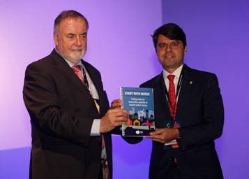 Loic Fauchon, Honorary President of the World Water Council, and Paulo Camara, Undersecretary for Federative Affairs (SAF) of the Presidency of the Federative Republic of Brazil launch the Start With Water guide at the International Conference of Local and Regional Authorities, during the 8th World Water Forum, Brasilia, Brazil, 20 March 2018