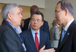 President Braga to the left together with UN Secretary-General H.E. Ban Ki-moon (right) and Dr. Han Seung-soo Founding Chair, High-Level Expert Panel on Water and Disaster/UNSGAB and Former Prime Minister of the Republic of Korea (middle).