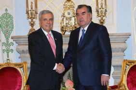 President of Tajikistan H.E. Emomalii Rahmon (right) and President of the World Water Council Benedito Braga during a bilateral meeting, Dushanbe, Tajikistan, August 2013