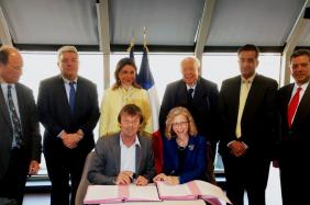 French Minister of Ecologic Transition Nicolas Hulot signing the partnership convention with Inger Andersen, Director General of IUCN (International Union for the Conservation of Nature) organizer of the World Conservation Congress 2020 in Marseille, together with Martine Vassal, President of the Department and Jean-Claude Gaudin, Mayor of Marseille and Governor of the World Water Council.