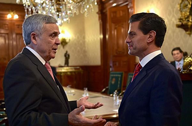 President Enrique Peña receives Dr. Benedito Braga of the World Water Council at the National Palace, with whom he discussed the importance of water as a human right © Notimex