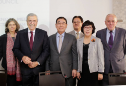 From left to right: Barbara Anton, ICLEI, Benedito Braga, World Water Council, Jung-moo Lee, National Committee of the 7th World Water Forum, Kwang-hyun Nam, Daegu Gyeongbuk Development Institute (DGI), Yeonhee Park, ICLEI Korea, Bert Diphoorn, UN-Habitat ©WWC/JM Huron