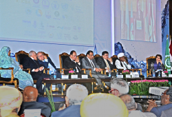 From left to right: H.E Ambasador Shahira Wahbi, Chief of Sustainable Development and International Cooperation, League of Arab States (LAS); H.E. Dr. Adel El-Beltagy, Minister of Agriculture and Land Reclamation; H.E. Dr. Adnan Badran - Former Prime Minister – The Hashemite Kingdom of Jordan; H.E. Dr. Mahmoud Abu Zeid – President of the Arab Water Council; HRH Prince Khalid Bin Sultan - Chairman of Prince Sultan Bin Abdulaziz International Water Prize and the President Honoraire of the Arab Water Coun
