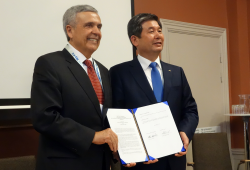 World Water Council President Benedito Braga and K-Water CEO Gyewoon Choi, Signature of the MoU on the Sustainable Water Management Initiative (SWMI), Stockholm, Sweden, 23 August 2015