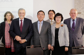 From left to right: Barbara Anton, ICLEI, Benedito Braga, World Water Council, Jung-moo Lee, National Committee of the 7th World Water Forum, Kwang-hyun Nam, Daegu Gyeongbuk Development Institute (DGI), Yeonhee Park, ICLEI Korea, Bert Diphoorn, UN-Habitat ©WWC/JM Huron