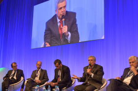 Opening session “Water and Energy Governance: Sharing the resource and optimising uses; consequences for regions in a climate change context”. From left: Ghislain de Marsily, Professor at the French Académie des Sciences; Martin Guespereau, General Manager of the Rhone Mediterranean and Corsica Water Agency; Xavier Ursat, water coordinator, Director of Hydraulic Production and Engineering Division, EDF; Benedito Braga, President of World Water Council; Joppe Cramwinckel, Director of World Business Council o