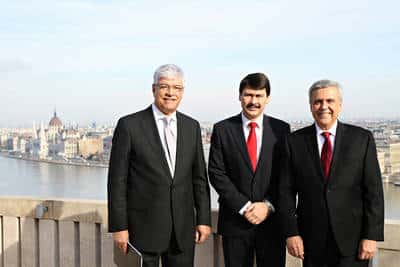 Le président Braga a également rencontré l'ambassadeur du Brésil, S.E. Sergio Moreira Lima. Ici, le président Áder au centre et l'ambassadeur Lima à l'extrême gauche.